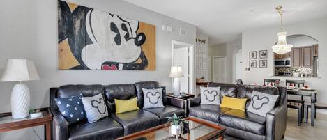 Smart TV, DVD player, mesa de pingue-pongue, serviços de streaming