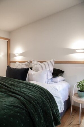 3 bedrooms, premium bedding, iron/ironing board, free WiFi