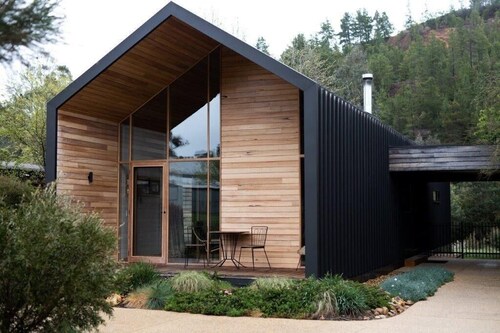 Riverstone - Perfectly positioned on the Ovens River and providing a one-of-a-kind experience