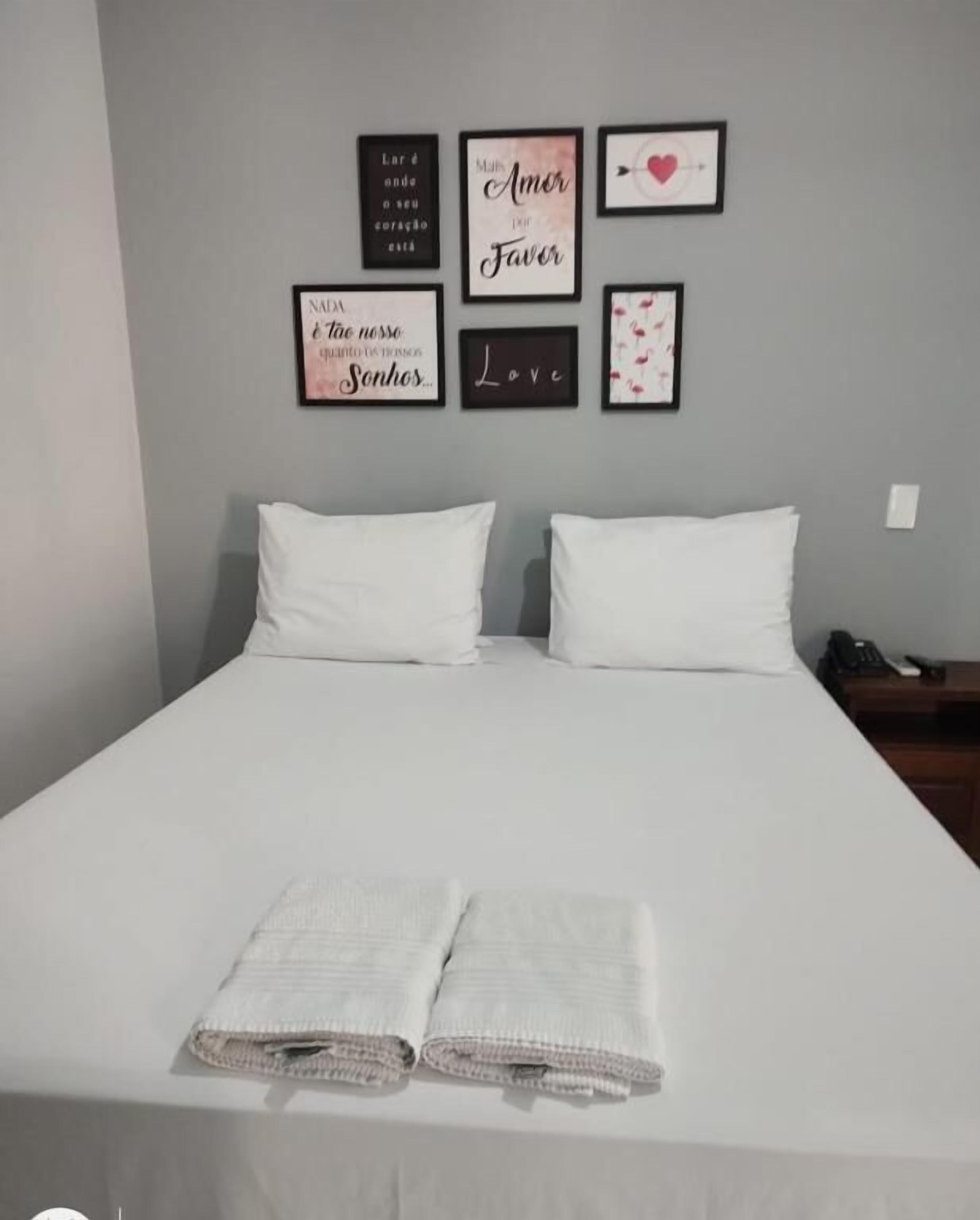 Wi-Fi de cortesia, roupa de cama