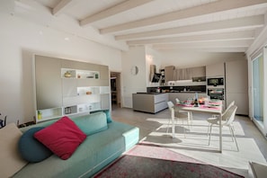 Family Apartment, Multiple Bedrooms, 2 Bathrooms, Mountainside (Mirabelle) | Interior