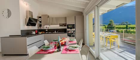 Family Apartment, Multiple Bedrooms, 2 Bathrooms, Mountainside (Mirabelle) | Dining