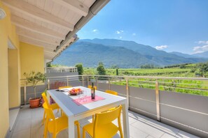 Outdoor dining - Mirabelle (Dro)