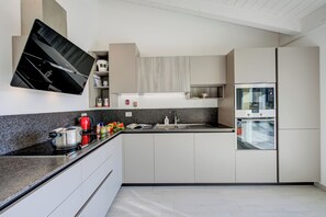 Family Apartment, Multiple Bedrooms, 2 Bathrooms, Mountainside (Mirabelle) | Private kitchen - Mirabelle (Dro)