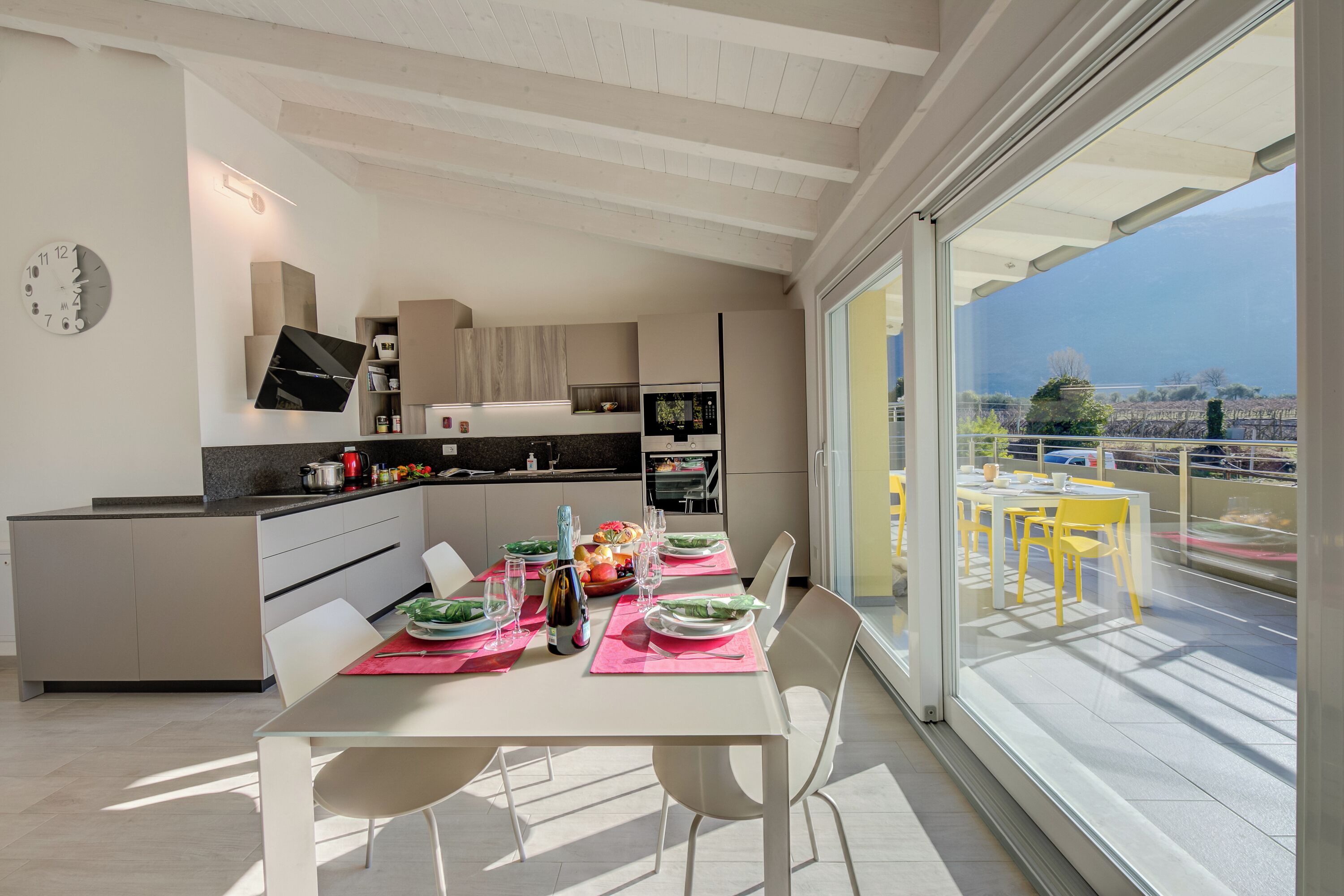 Family Apartment, Multiple Bedrooms, 2 Bathrooms, Mountainside (Mirabelle) | Dining