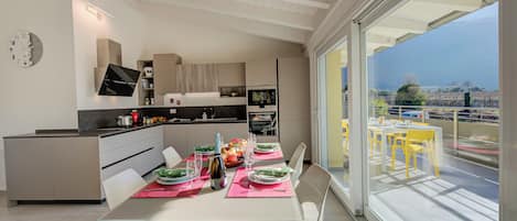 Family Apartment, Multiple Bedrooms, 2 Bathrooms, Mountainside (Mirabelle) | Dining