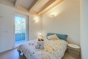 Family Apartment, Multiple Bedrooms, 2 Bathrooms, Mountainside (Mirabelle) | 3 bedrooms, WiFi, bed sheets