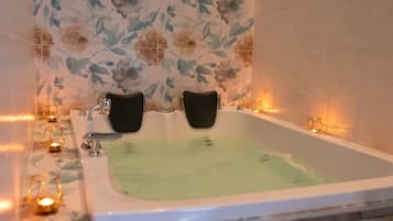 Luxury Room | 1 bedroom, premium bedding, down comforters, free WiFi