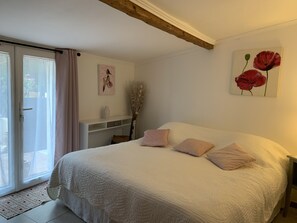 3 soverom, safe på rommet, skrivebord og strykejern/-brett