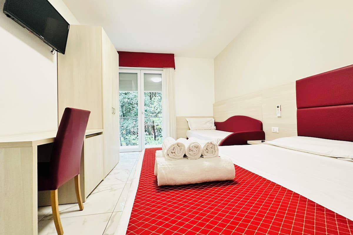 Classic Triple Room | Down comforters, pillowtop beds, desk, laptop workspace
