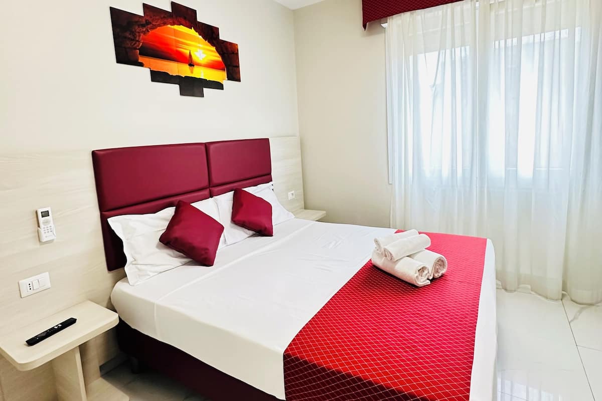 Deluxe Double Room | Down comforters, pillowtop beds, desk, laptop workspace
