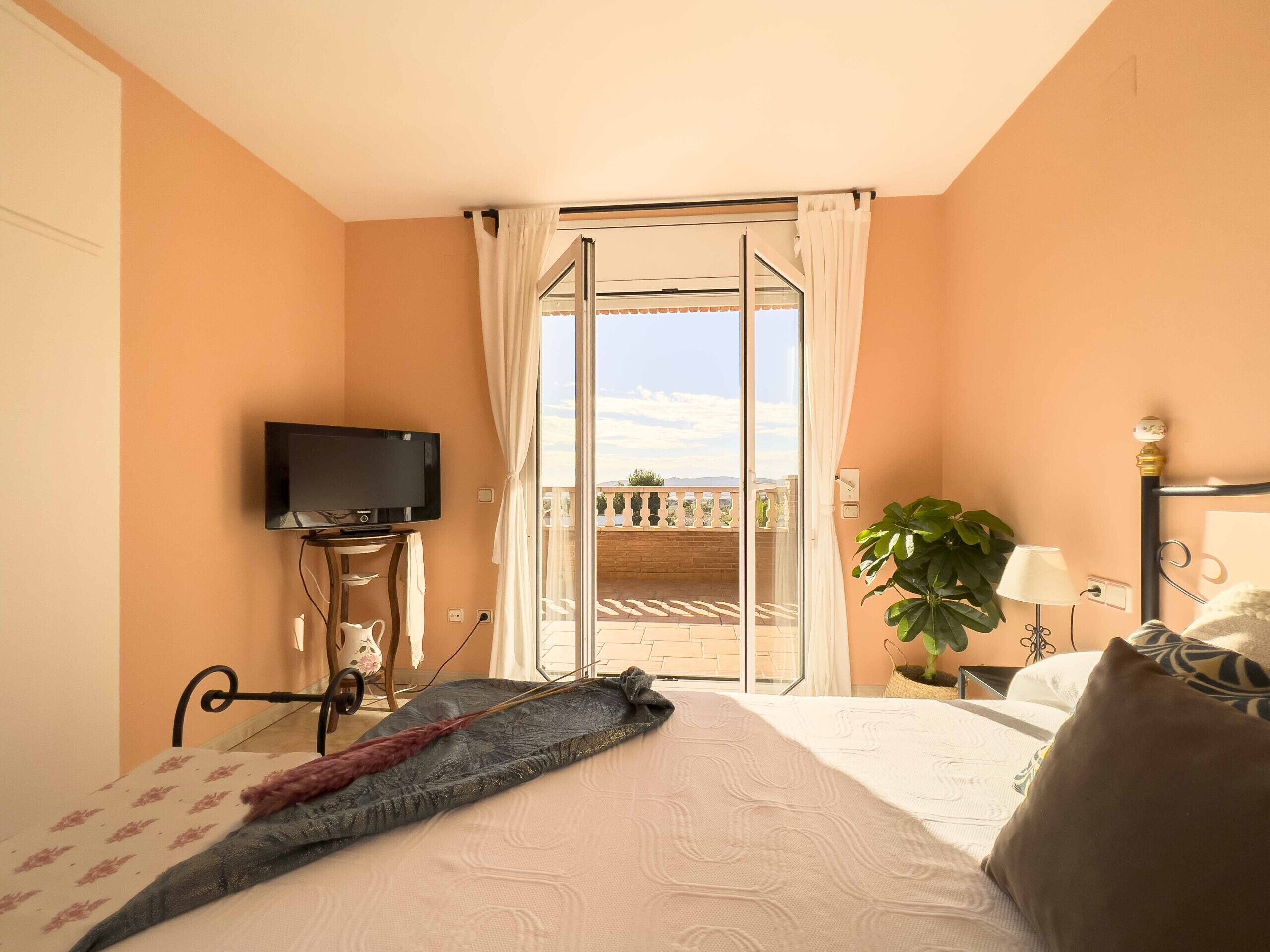 4 bedrooms, iron/ironing board, travel cot, free WiFi