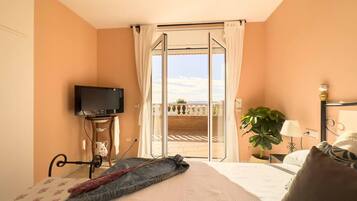 4 bedrooms, iron/ironing board, travel cot, free WiFi