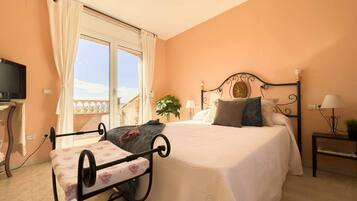 4 bedrooms, iron/ironing board, travel crib, free WiFi