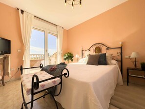 4 bedrooms, iron/ironing board, travel cot, free WiFi