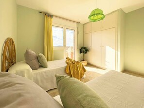 4 bedrooms, iron/ironing board, free WiFi, bed sheets