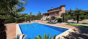 Villa Torreón - Gran piscina y jardín, BBQ, Wifi