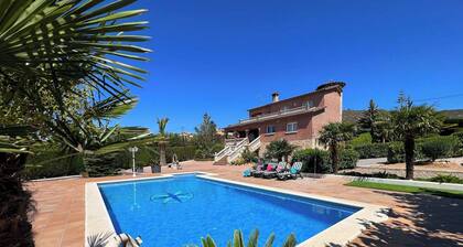 Villa Torreón - Gran piscina y jardín, BBQ, Wifi