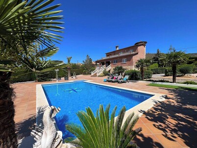 Villa Torreón - Gran piscina y jardín, BBQ, Wifi