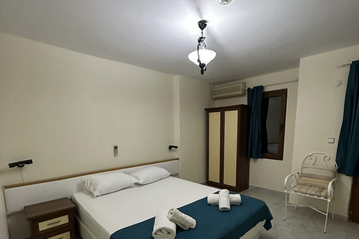 Standard Room | Desk, soundproofing, free WiFi, bed sheets