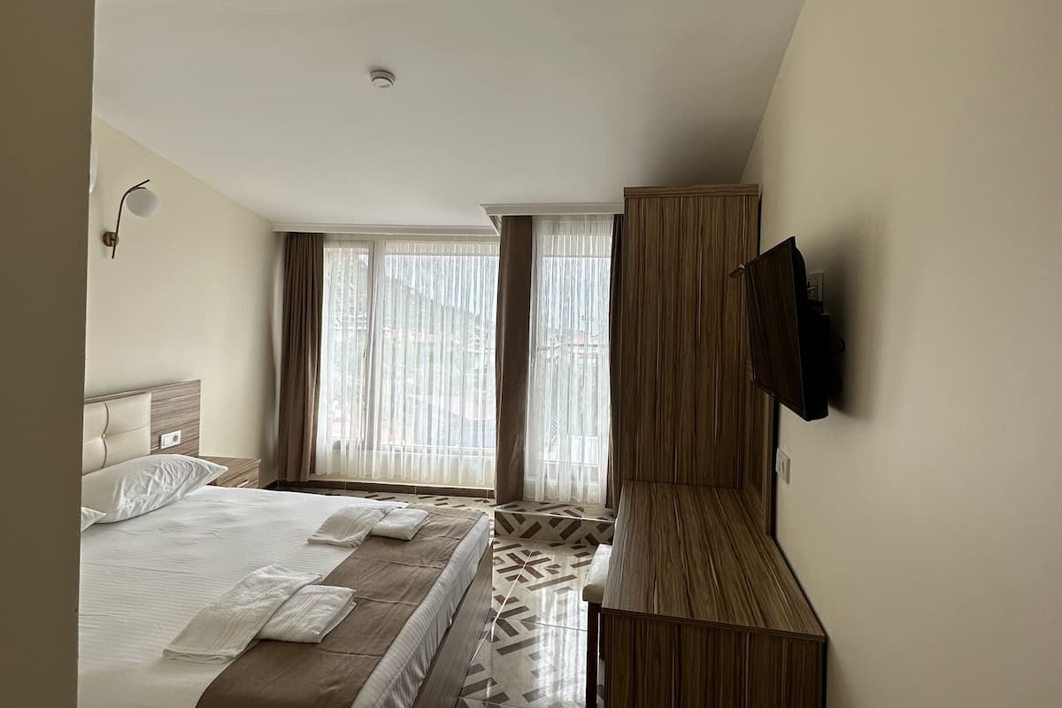 Deluxe Room | Desk, soundproofing, free WiFi, bed sheets