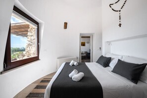 4 bedrooms, iron/ironing board, free WiFi, bed sheets - Gorgeous villa with pool 5 minutes from the beaches! (Castrignano del Capo)