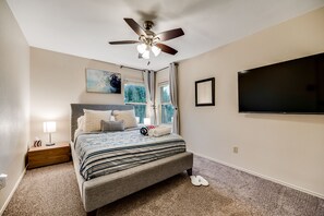 4 bedrooms, desk, iron/ironing board, free WiFi