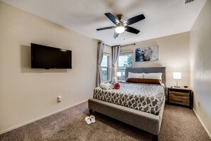 4 bedrooms, desk, iron/ironing board, free WiFi - Updated 4 Bedroom Home Pool, Sleeps 8 Wifi Garage (Carrollton)