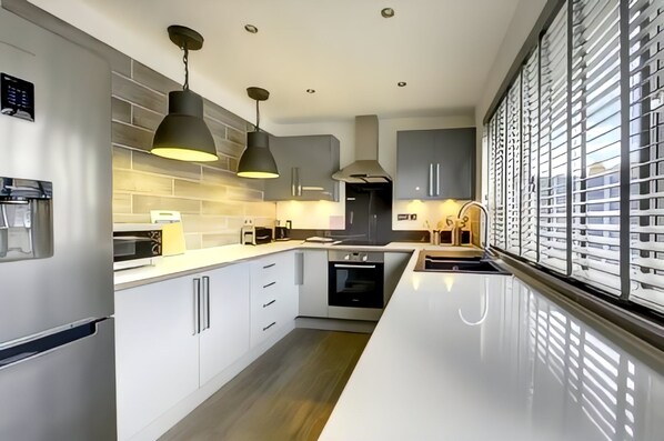 Fridge, microwave, oven, dishwasher