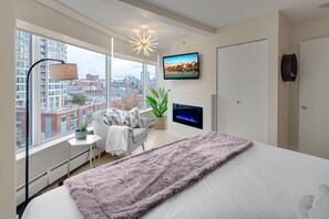 1 makuuhuone, työpöytä, silitysrauta/-lauta, vauvan matkasänky