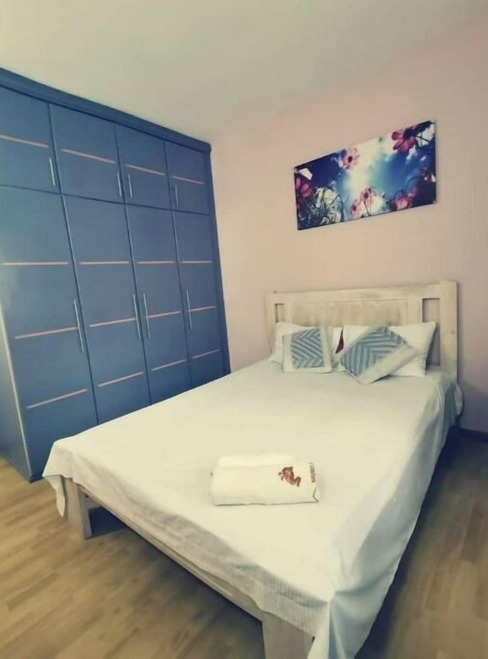 3 bedrooms, bed sheets