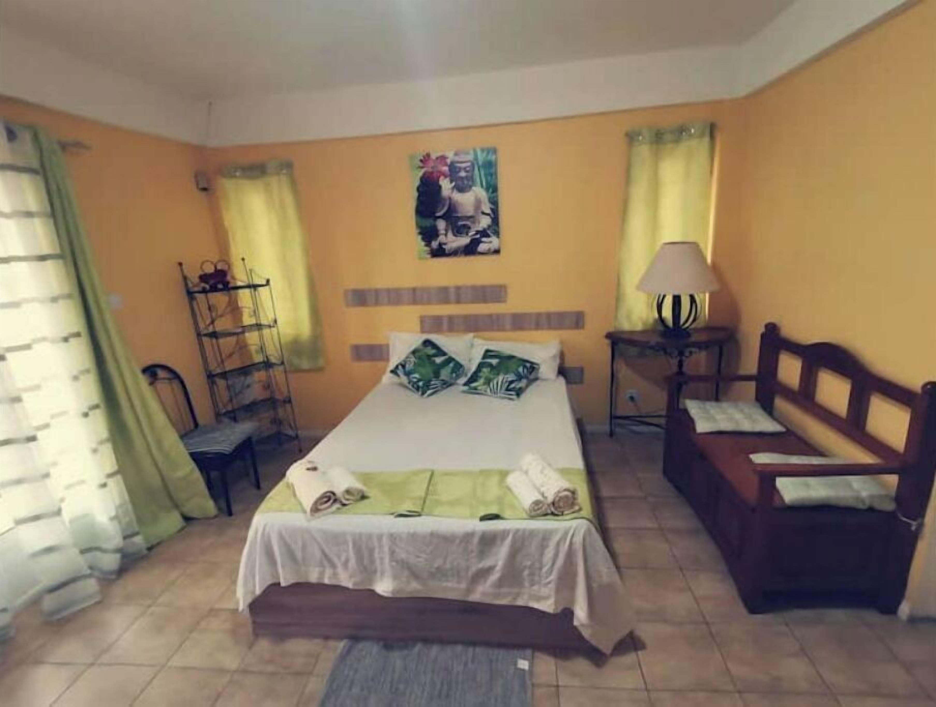 3 bedrooms, bed sheets