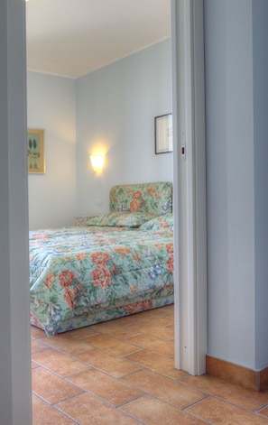 2 bedrooms, iron/ironing board, travel cot, free WiFi