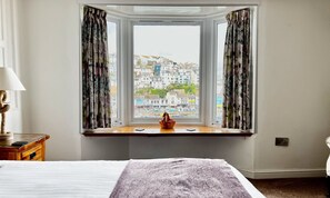 3 quartos, Wi-Fi de cortesia, roupa de cama