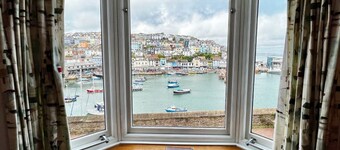 Fisherman's Wharf - sleeps 6 guests in 3 bedrooms