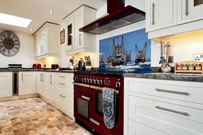 Fridge, microwave, oven, dishwasher - Fisherman`s Wharf (Brixham)