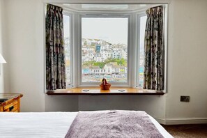 Travel cot, free WiFi, bed sheets - Fisherman`s Wharf (Brixham)