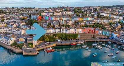 Front Row Cottage - sleeps 4 guests in 2 bedrooms