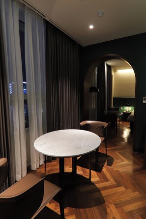 Free WiFi, bed sheets - LE SEOUL HOTEL (Seoul)