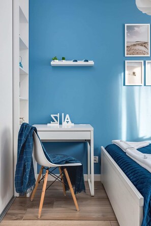 1 dormitorio, tabla de planchar con plancha, wifi y ropa de cama
