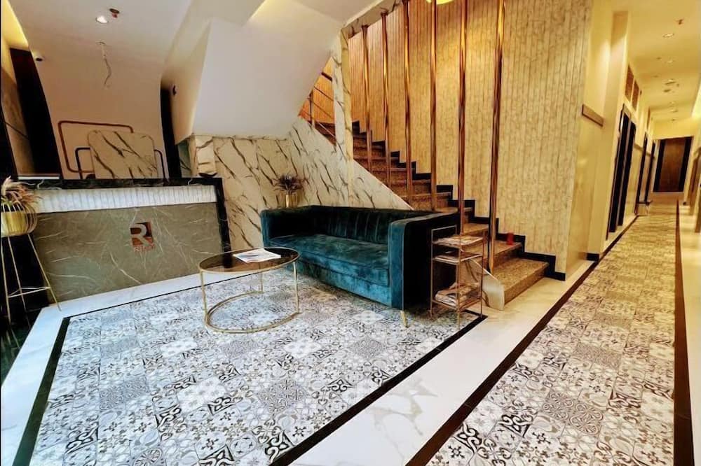 Rich Hotel