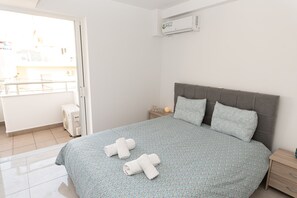 1 bedroom, bed sheets