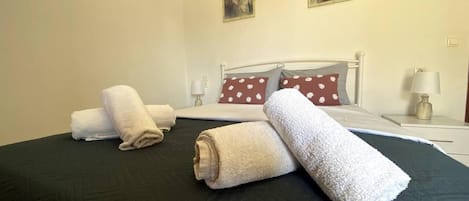 Huoneisto | 1 makuuhuone, silitysrauta/-lauta, ilmainen Wi-Fi, vuodevaatteet
