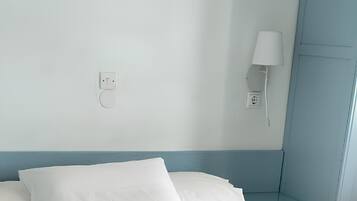 5 bedrooms, iron/ironing board, WiFi (free), bed sheets