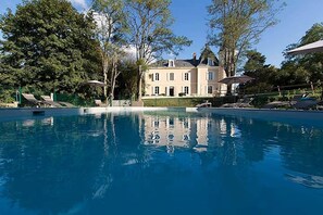 A heated pool - Monciaux Castle Swimming pool and tennis (16/18 people) (Bourrou)