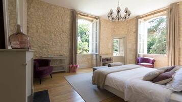 7 bedrooms, iron/ironing board, WiFi, bed sheets