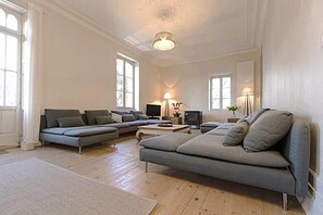 TV, peis og bordtennis