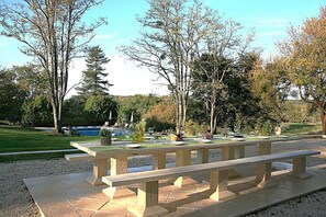 Outdoor dining - Monciaux Castle Swimming pool and tennis (16/18 people) (Bourrou)