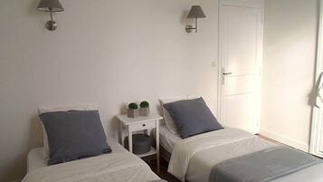 7 chambres, fer et planche à repasser, Wi-Fi, draps fournis