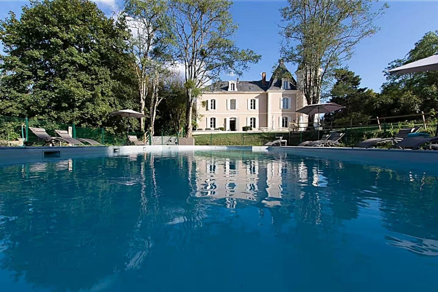 Een verwarmd zwembad